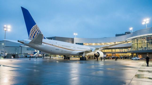 United Airlines Flight UA82 Emergency