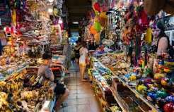 Vietnam Markets Market Hopping in Vietnam Markets: A Traveler’s Vietnam Travel Guide to Food, Crafts, and Local Life